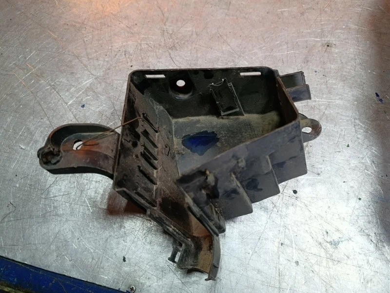 Корпус блока предохранителей RENAULT SANDERO 2008-2014 8200738816 BS11 K7J A 710