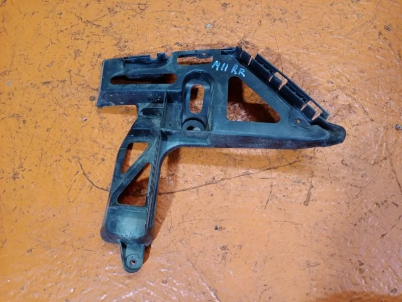 Кронштейн заднего бампера RENAULT MEGANE 2003-2009 8200146042 LM05 K4M, задний правый