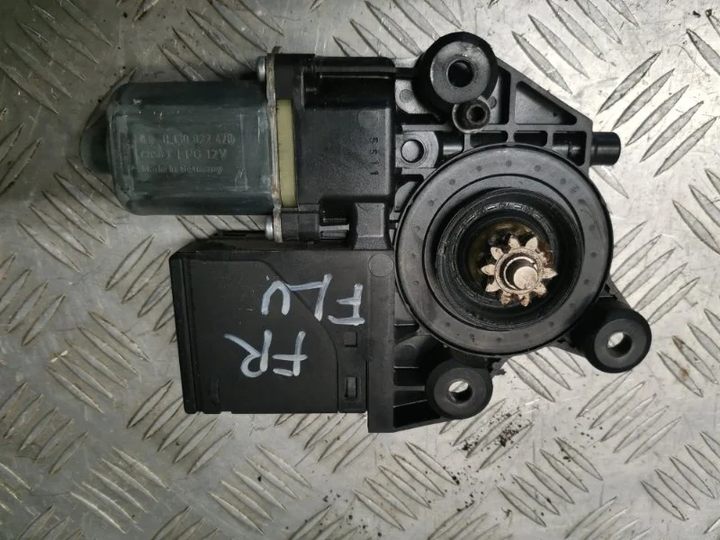 Моторчик стеклоподъемника RENAULT FLUENCE 2009-2016 807301111R L30R K4M 839, передний правый