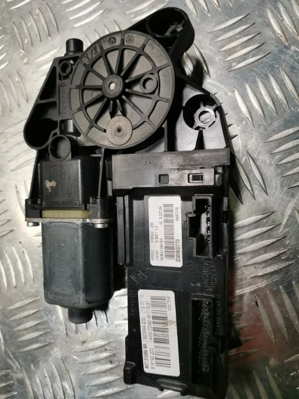 Моторчик стеклоподъемника RENAULT FLUENCE 2010 807310699R L30R K4M 838, передний левый