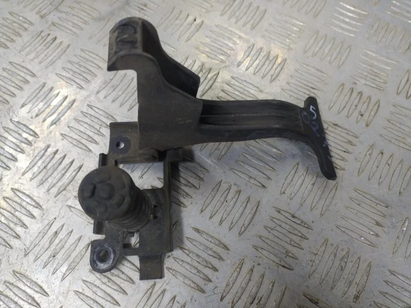 Крючок капота RENAULT FLUENCE 2010–2015 656030009R