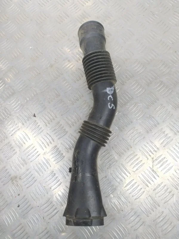 Патрубок воздушного фильтра RENAULT DUSTER 2009-2020 165555736R