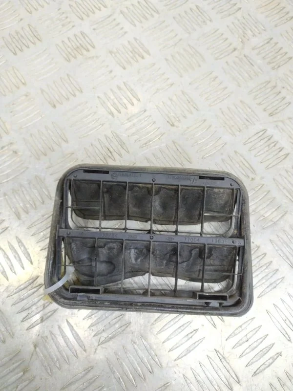 Решетка вентиляционная RENAULT FLUENCE 2009-2016 7700838358