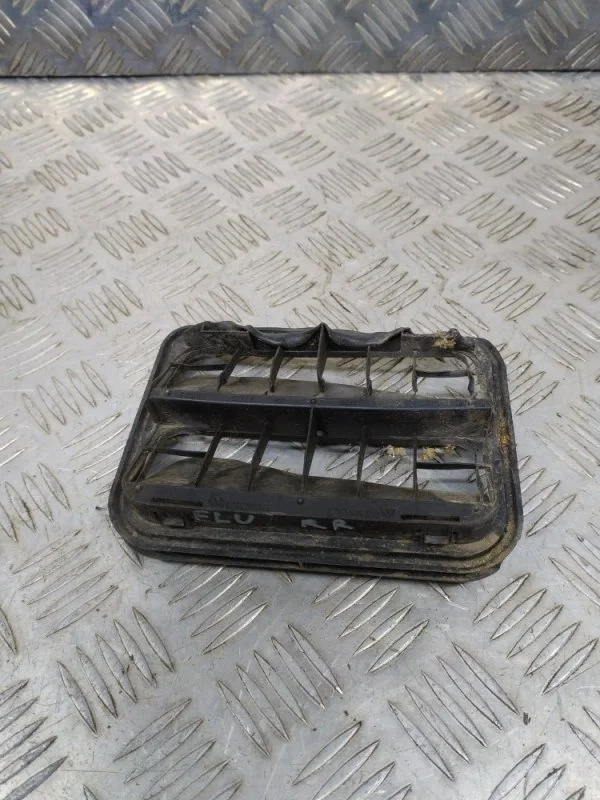 Решетка вентиляционная RENAULT FLUENCE 2009-2016 7700838358