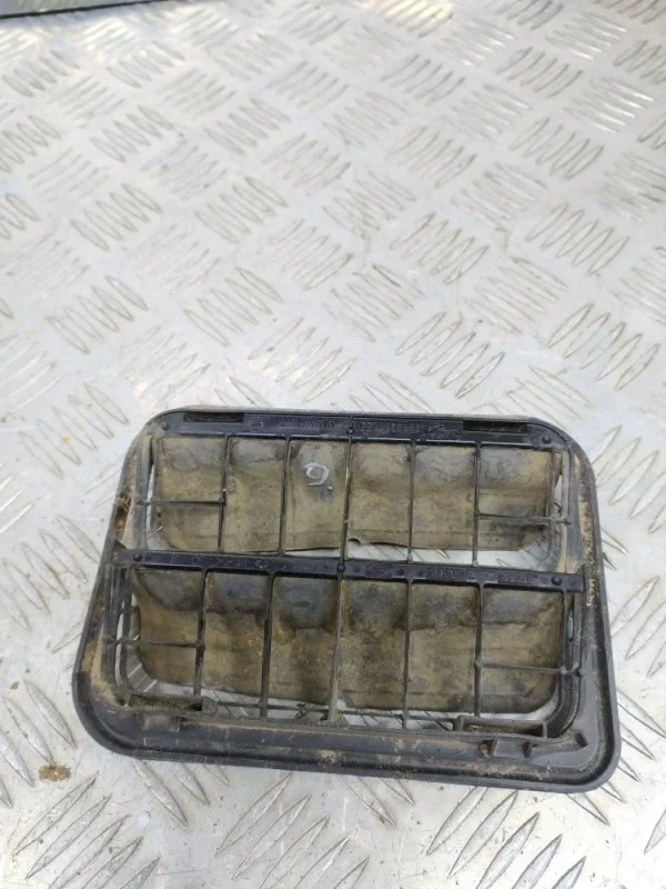 Решетка вентиляционная RENAULT MEGANE 2003-2009 7700838358