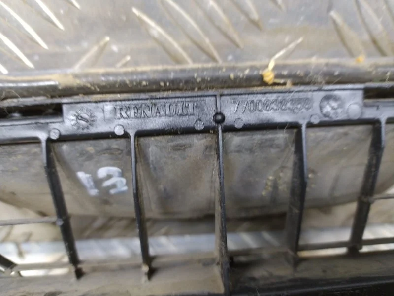 Решетка вентиляционная RENAULT MEGANE 2003-2009 7700838358