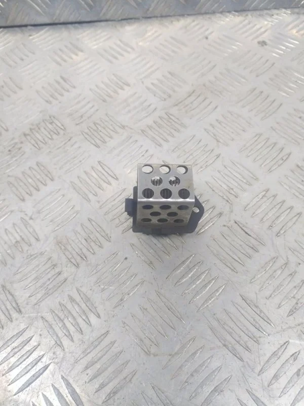 Резистор вентилятора RENAULT LAGUNA 2001-2007 8200045082