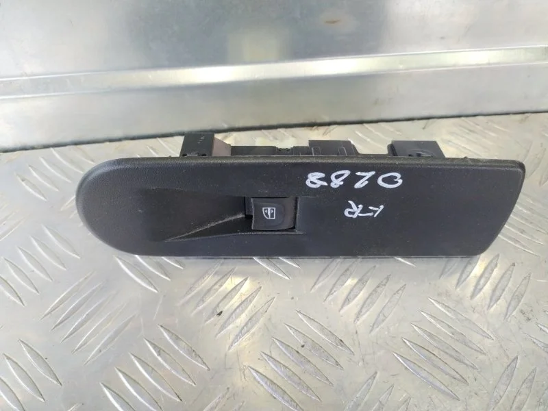 Кнопка стеклоподъемника RENAULT KAPTUR 2016-2020 809602454R ДЖИП/SUV H4MD429, передняя правая