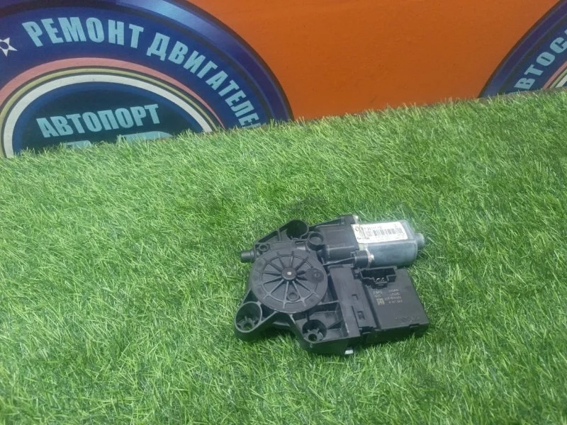 Моторчик стеклоочистителя передний RENAULT FLUENCE 807301111R, передний правый