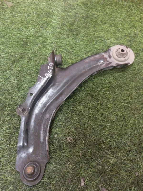 Рычаг подвески RENAULT MEGANE 2008 545017775R К4М, передний левый