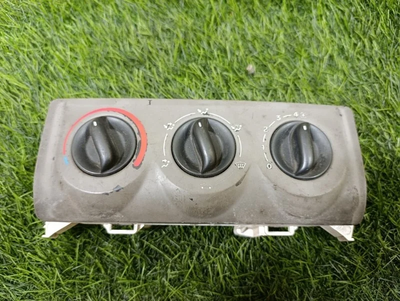 Блок управления отопителем RENAULT SYMBOL 2008–2013 7701070514 СЕДАН