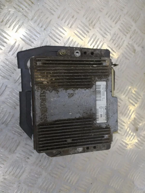Блок управления двигателем RENAULT LAGUNA 1997-2003 7700102639