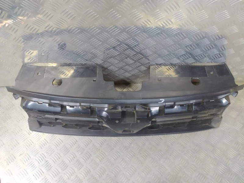 Решетка радиатора RENAULT DUSTER 2015-2020 623103564R