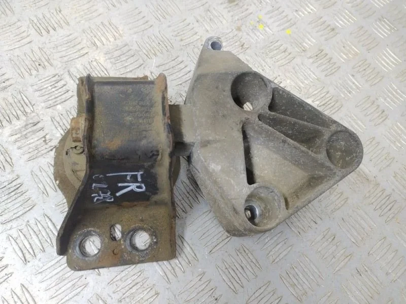 Кронштейн двигателя правый в сборе с подушкой RENAULT KANGOO 2009-2013 8200592642 KWO 1.5 K9K, передний правый