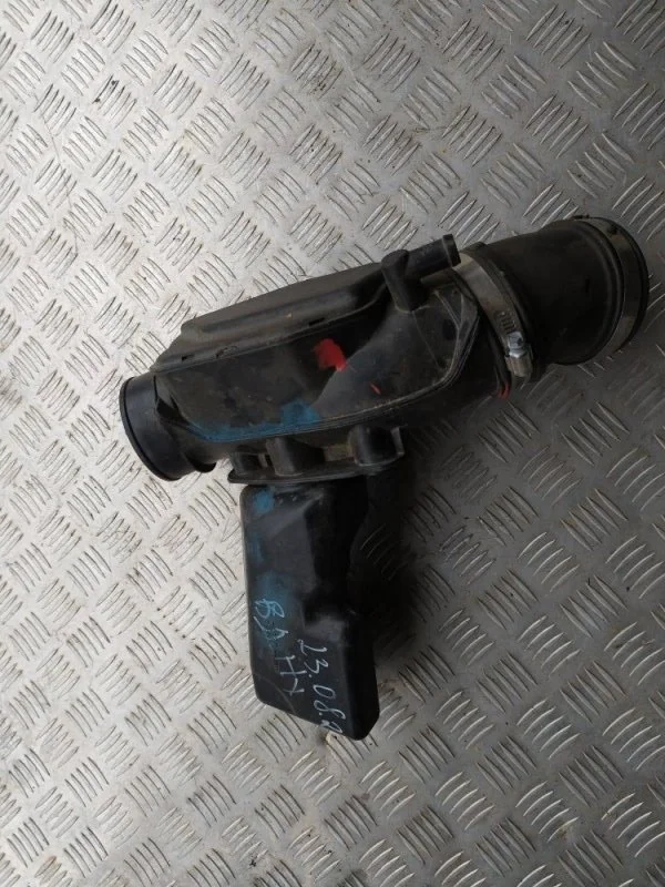 Патрубок воздушного фильтра INFINITI FX35 2004-2006 16576CG000