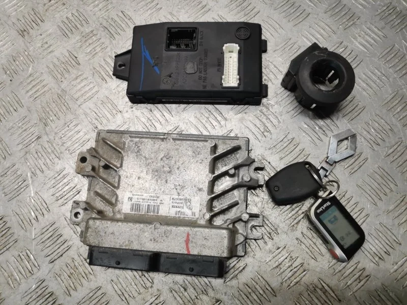 Блок управления двигателем ( комплект) RENAULT SANDERO 2010 8200856659 BS11 K7J A 710