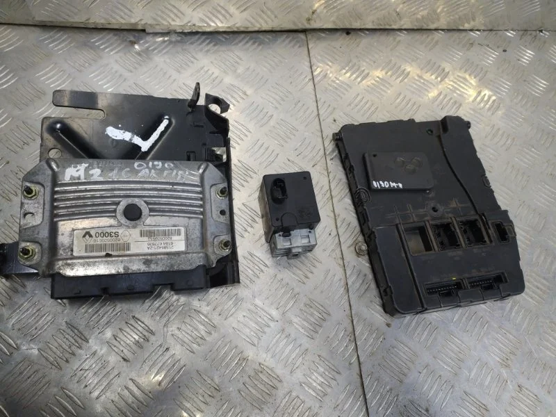 Блок управления двигателем ( комплект) RENAULT MEGANE 2003-2008 8200509516 1.6 16V K4M АКПП