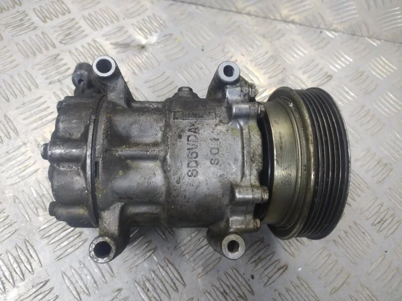 Компрессор кондиционера RENAULT KANGOO 1993-2008 8200716562