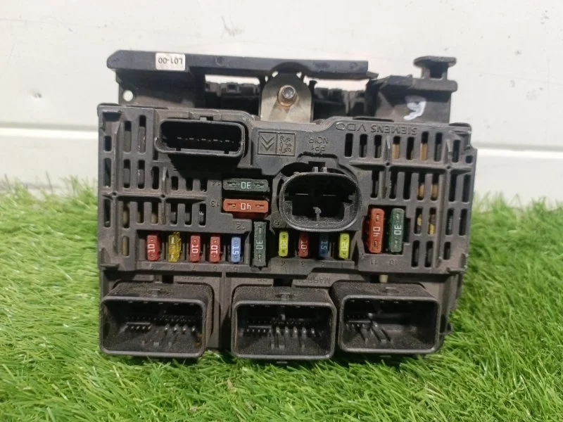 Блок предохранителей PEUGEOT 407 9656086080