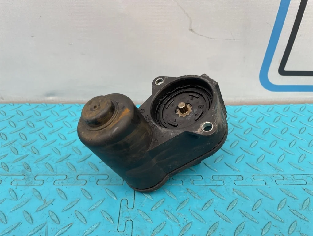 Моторчик ручника Volkswagen Tiguan 2010 3C0998281A 5N1 CCZC 2.0, задний