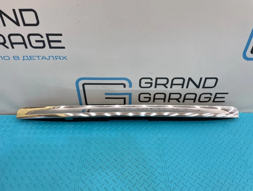 Накладка крышки багажника Mercedes-Benz Gl-Class 2011 A1647400993 X164 642.820 3.0