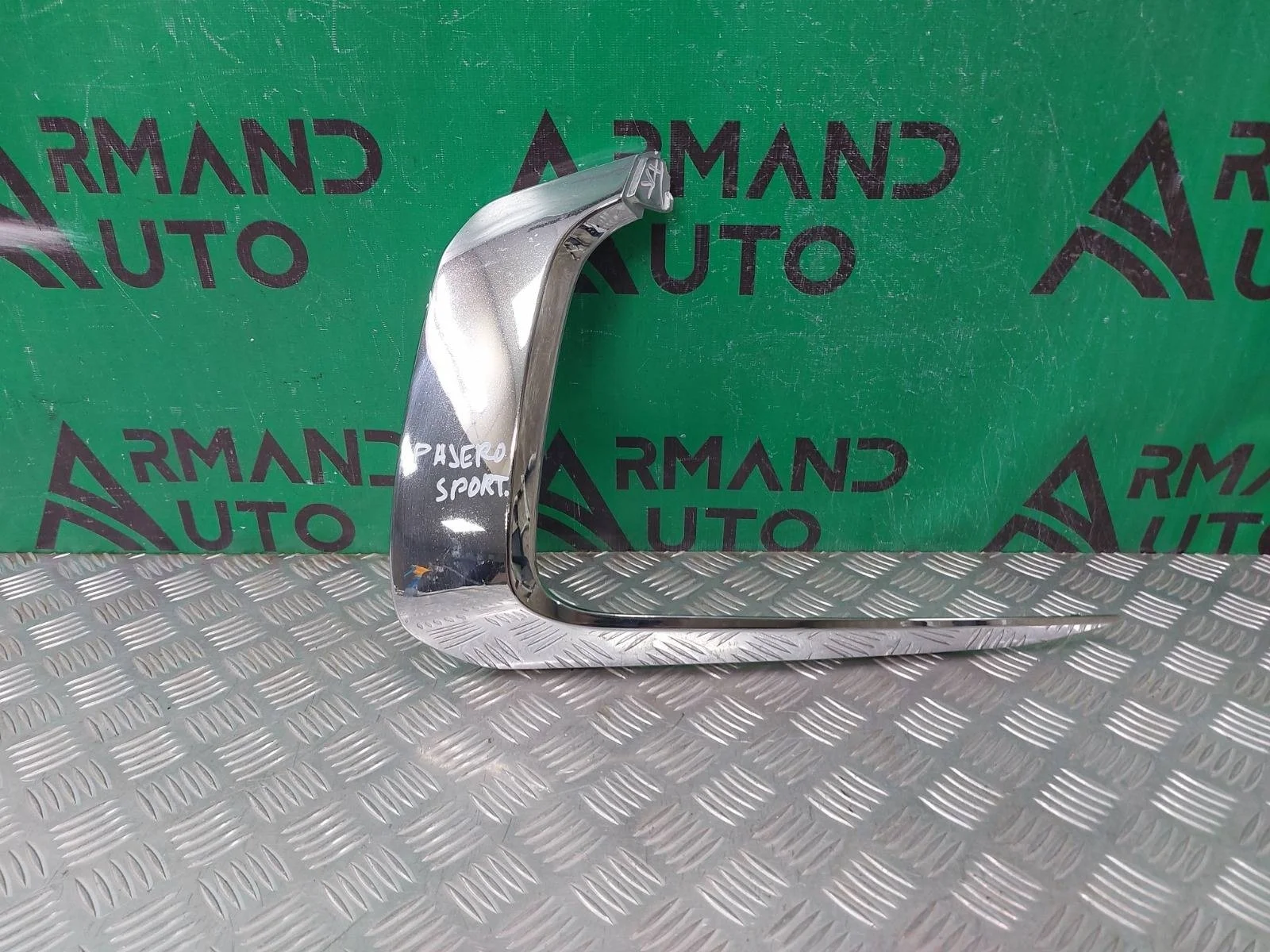 Накладка бампера Mitsubishi Pajero Sport 2015-нв 3