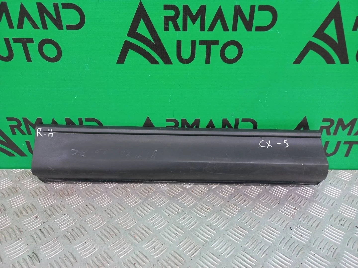 Молдинг двери Mazda CX-5 2017-нв