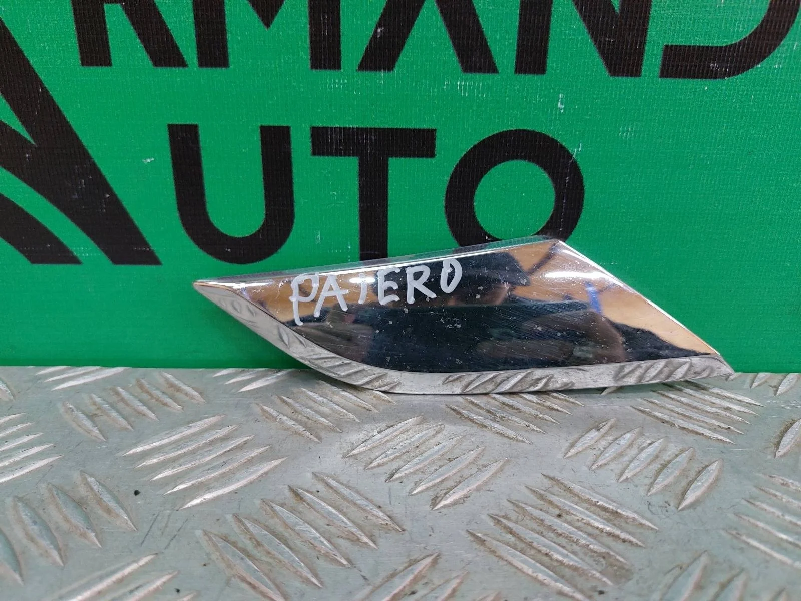 Накладка фары Mitsubishi Pajero Sport 2015-2021 3