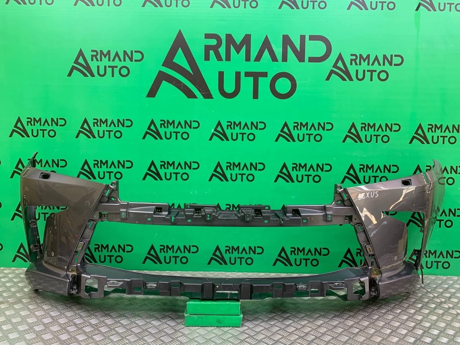 Бампер Lexus LX 2015-2023 URJ200