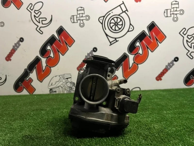 Дроссельная заслонка VOLKSWAGEN Golf 030133064F MK4