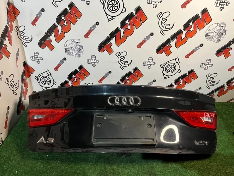 Крышка багажника Audi A3 8V5827025D 8V, задняя
