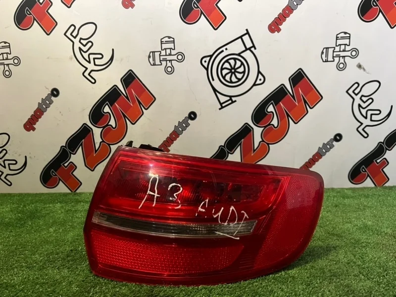 Фонарь Audi A3 8P4945096E 8P, задний правый
