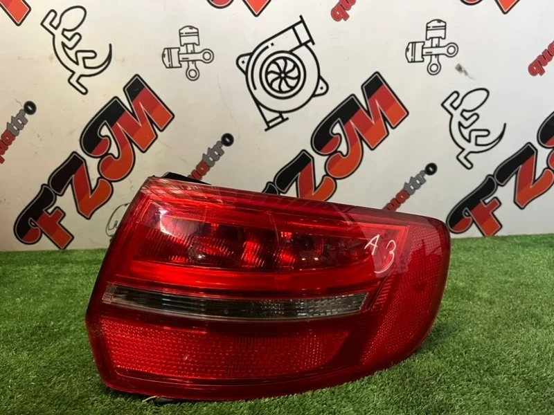 Фонарь Audi A3 8P4945096E 8P, задний правый