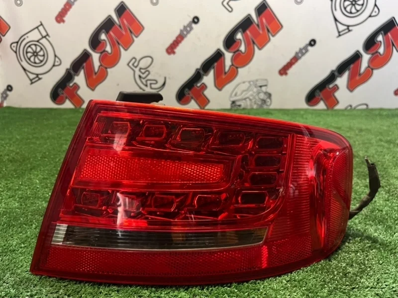 Фонарь Audi A4 8K5945096B B8, задний правый