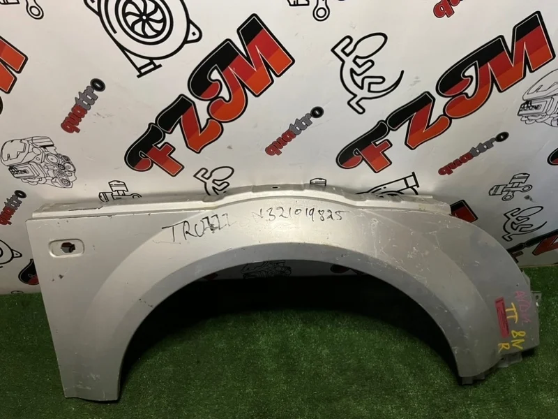 Крыло Audi TT 8N0821106 8N, переднее правое