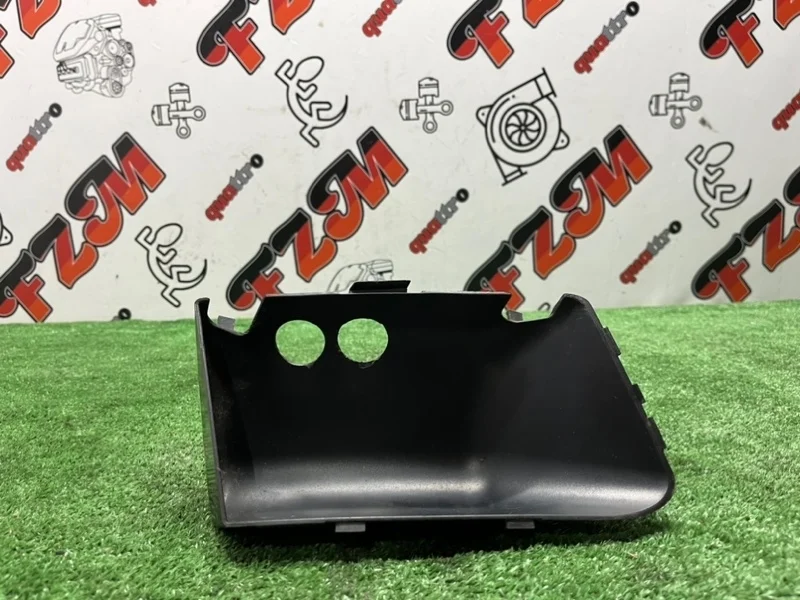 Заглушка бампера Audi A4 8E0807682G B7, передняя правая