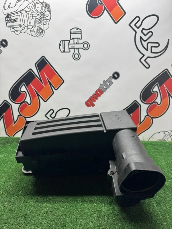 Корпус воздушного фильтра Audi A3 1K0129607AG 8P