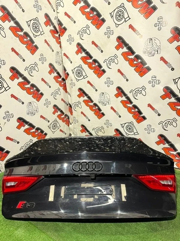 Крышка багажника Audi A3 8V5827025D 8V, задняя
