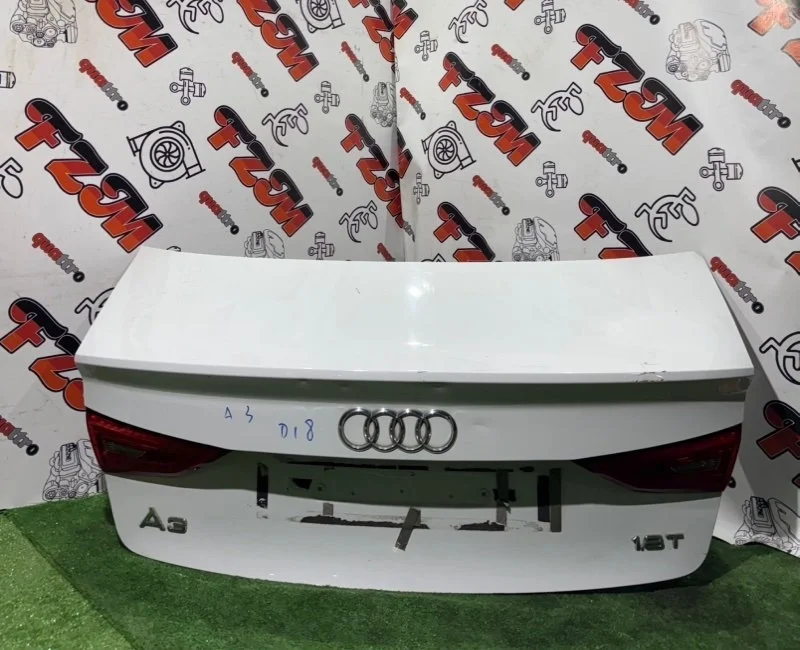 Крышка багажника Audi A3 8V5827025D 8V, задняя
