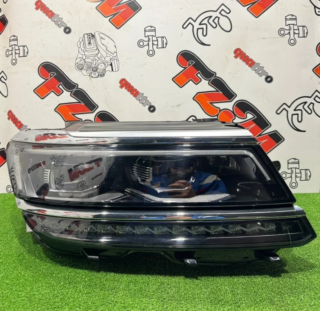 Фара VOLKSWAGEN Tiguan 5NB941114E 5N, передняя правая