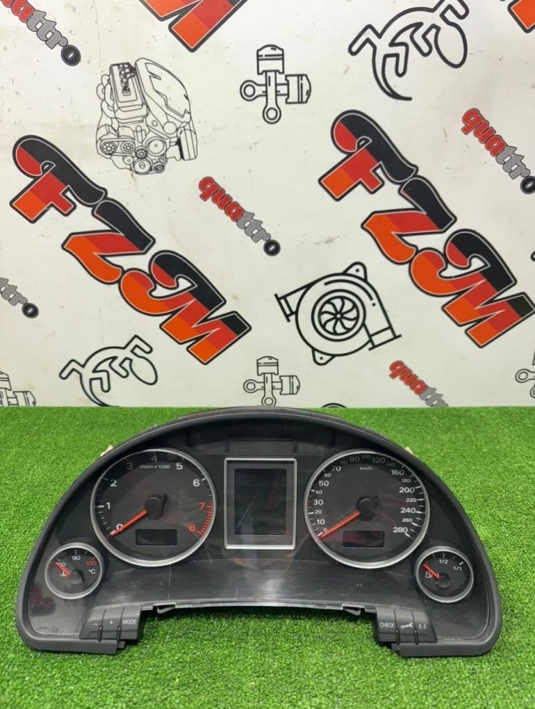 Спидометр щиток комбинация приборов Audi A4 8E0920901J B7, передний