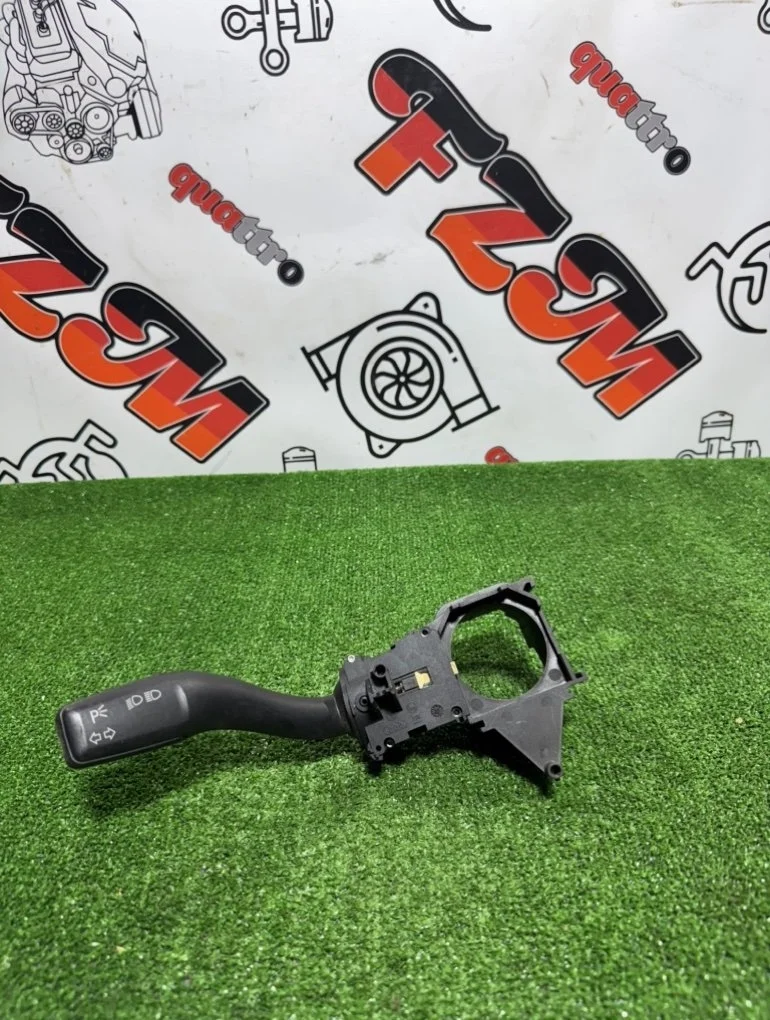 Подрулевой переключатель поворотников Audi Q7 4E0953513E 4L