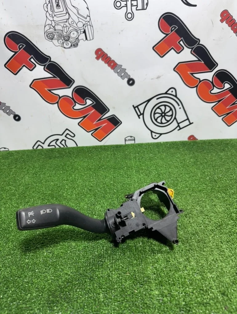 Подрулевой переключатель поворотников Audi Q7 4E0953513E 4L