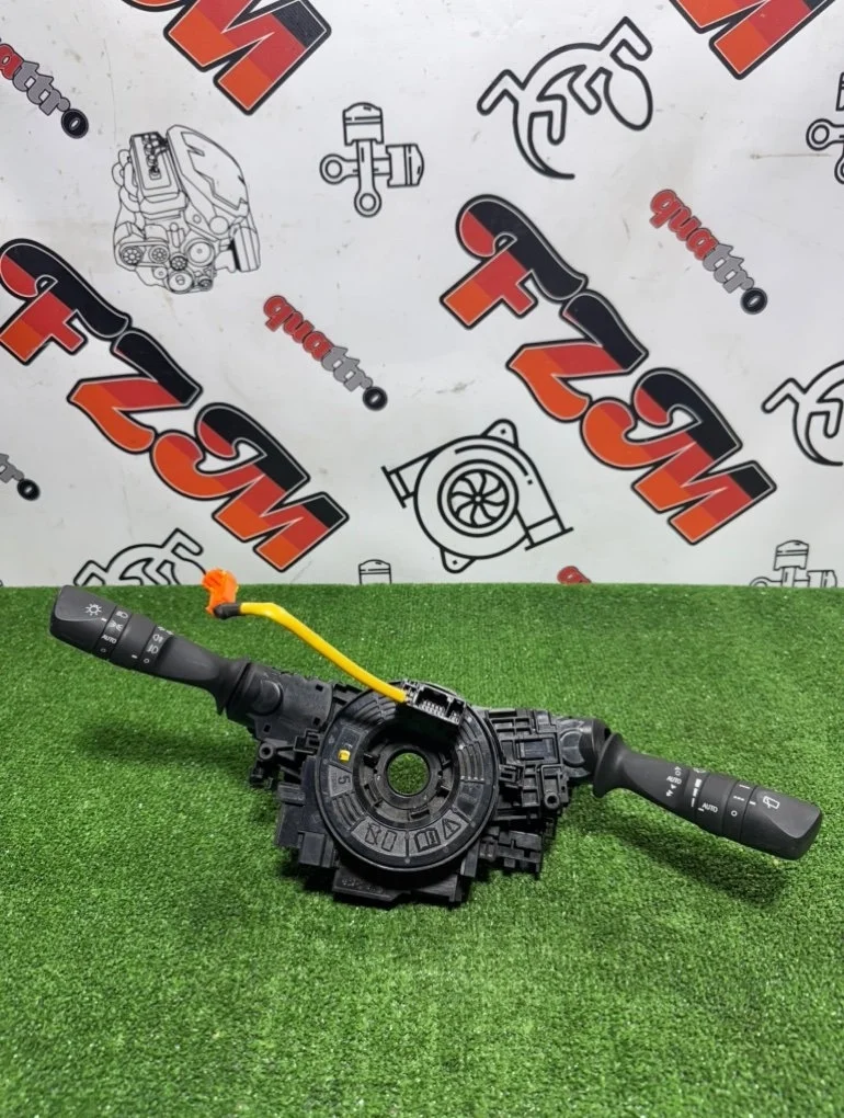 Подрулевой переключатель Toyota RAV4 8924512040 XA40