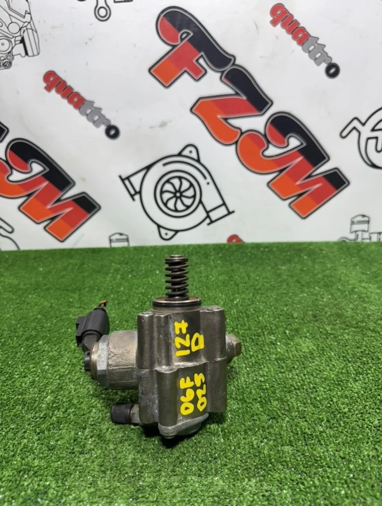 Топливный насос высокого давления VOLKSWAGEN Golf 06F127025D MK5 BVY/BVZ/BPY/AXW