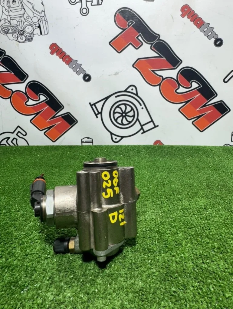 Топливный насос высокого давления VOLKSWAGEN Golf 06F127025D MK5 BVY/BVZ/BPY/AXW