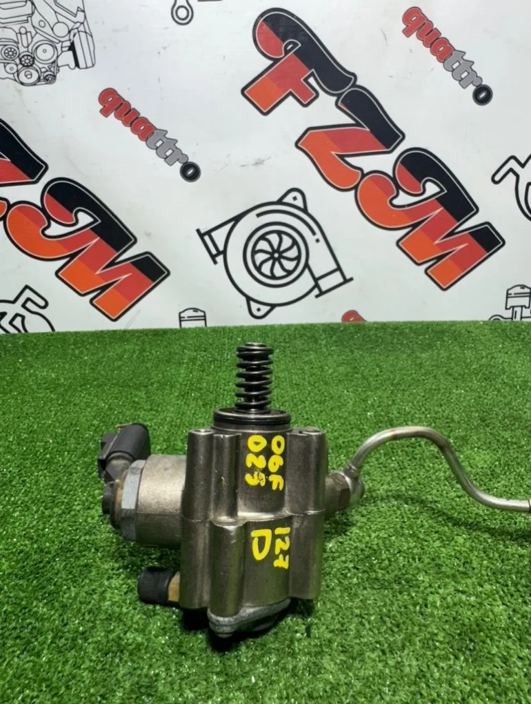 Топливный насос высокого давления VOLKSWAGEN Golf 06F127025D MK5 BVY/BVZ/BPY/AXW