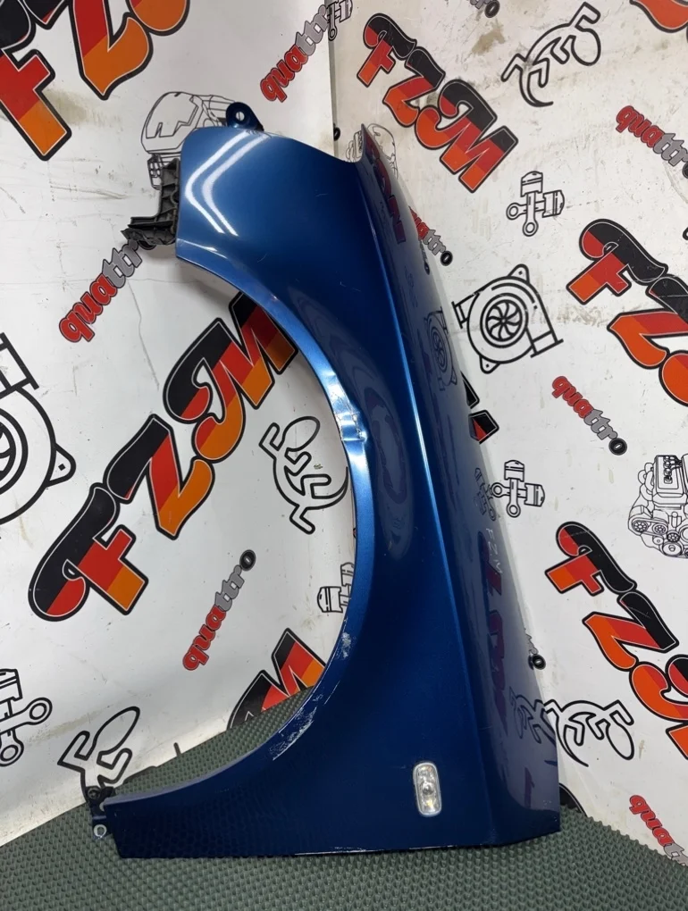 Крыло Audi A4 8E0821105F B7, переднее левое