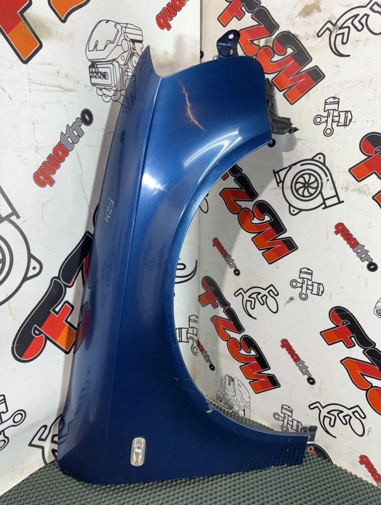 Крыло AUDI A4 8E0821106F B7, переднее правое