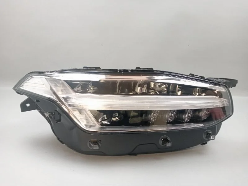 Фара Volvo XC90 2014-2019 31655703 2, правая